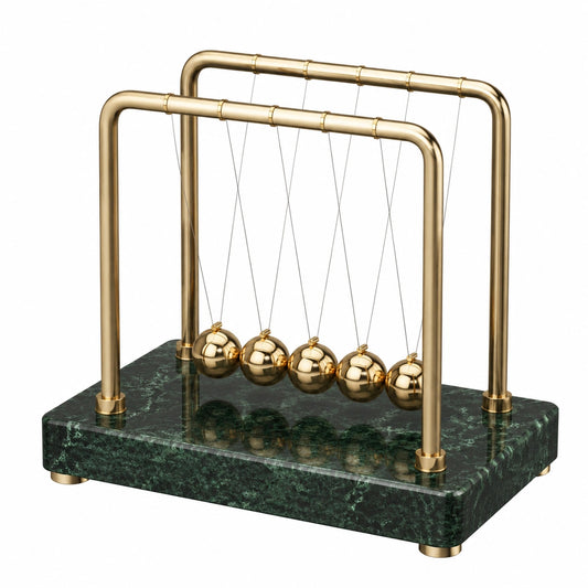 Pendule de Newton doré avec base en marbre vert
